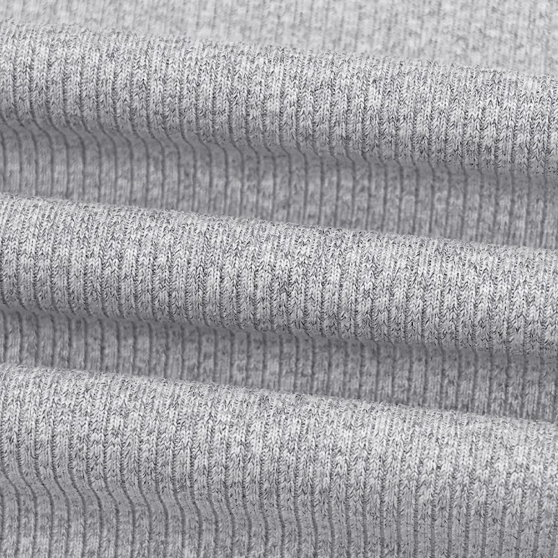 Sommerliches Damen-Set, bestehend aus einem trägerlosen Oberteil und einer kurzen Hose, zweiteilig, geripptes Strickoberteil mit seitlichem Schlitz, figurbetonte kurze Hose, passendes Outfit, Dropshipping. – Detail 9