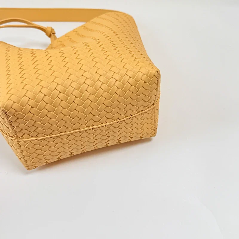 Koreanische Rattan-Geflecht-Unterarmtasche, Damen-Bucket-Tasche, Sommer-Strand-Reisetasche, Russische Trendige Einkaufskorb-Handtasche – Detail 4