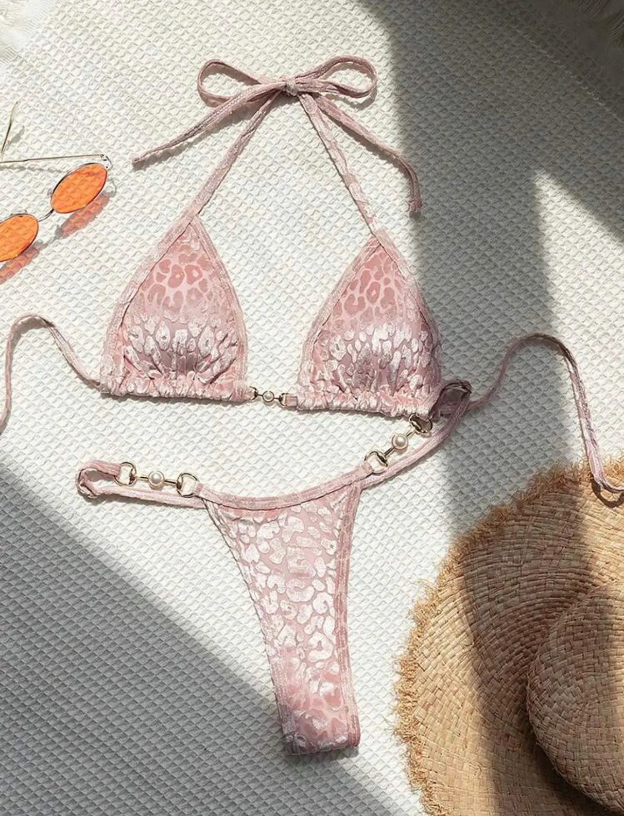 Zestaw Bikini seksowny wzór w cętki aksamitny strój kąpielowy trójkątny mikro stringi Bikini 2024 Mujer stringi Halter Mini kostium kąpielowy