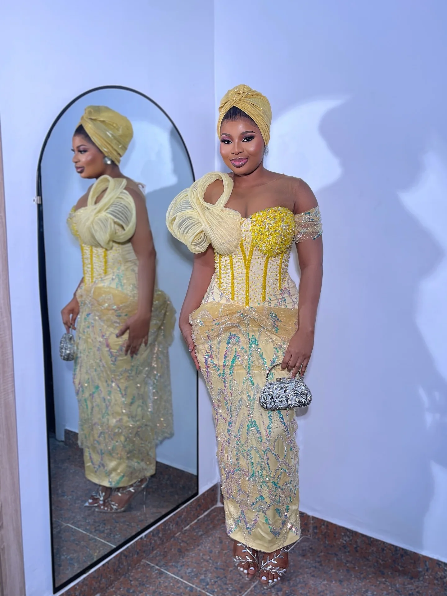 Luz amarela reta 2025 vestidos de baile frisado sheer neck tornozelo comprimento noite formal festa aniversário vestidos zj2601