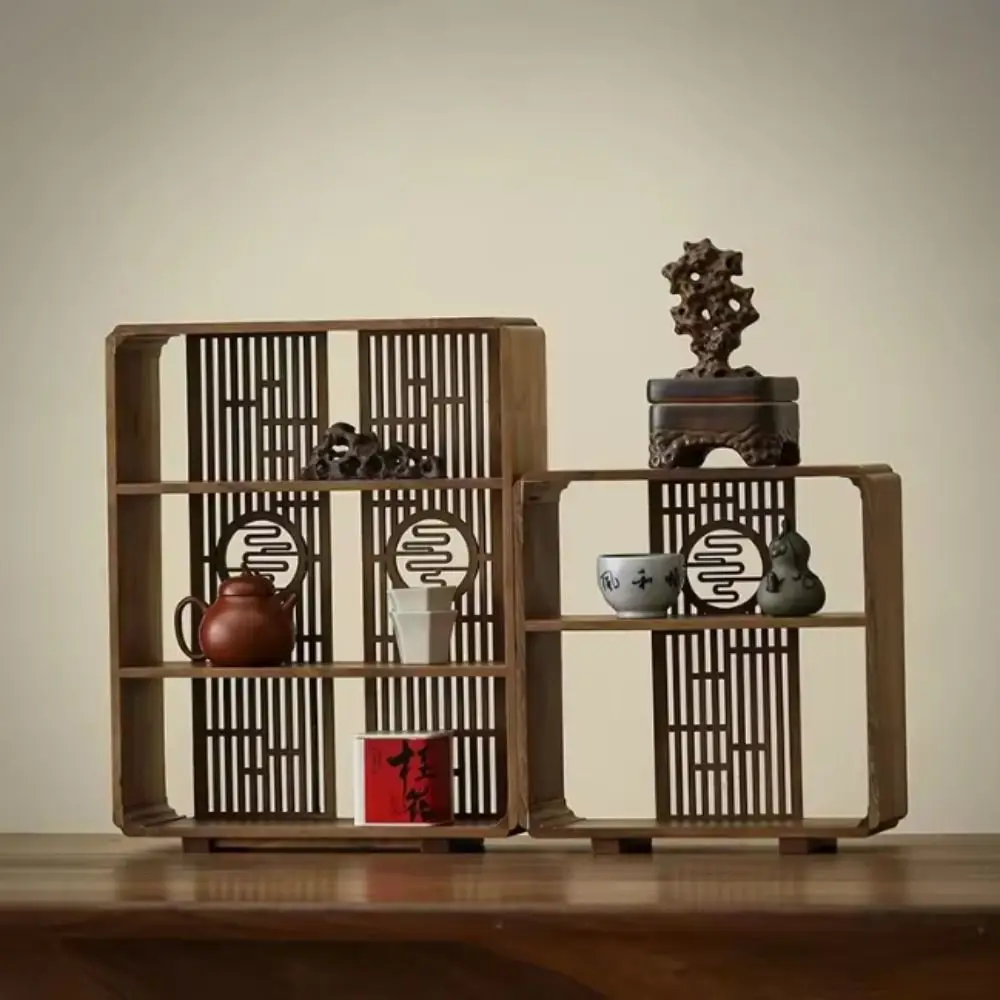 vitrine-en-bois-de-noyer-chinois-avec-motif-en-treillis-sculpte-bordure-sculptee-artisanale-ajouree