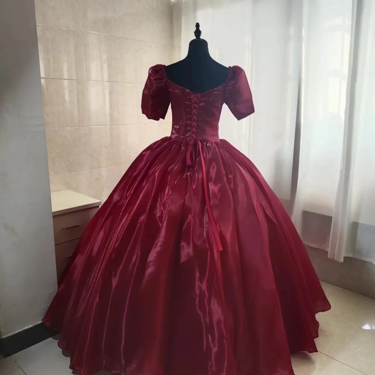 New Style Luxury Appliques Ball Gown Romantic Red Quinceanera Dresses Sweet Party Vestidos 15 Anos Vintage