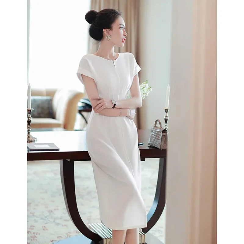 فستان المشاهير الأبيض سليم صالح ونحيف 2024 المرأة الجديدة قصيرة الأكمام الخصر ملفوفة تنورة الموضة غير رسمية فستان متوسط الطول