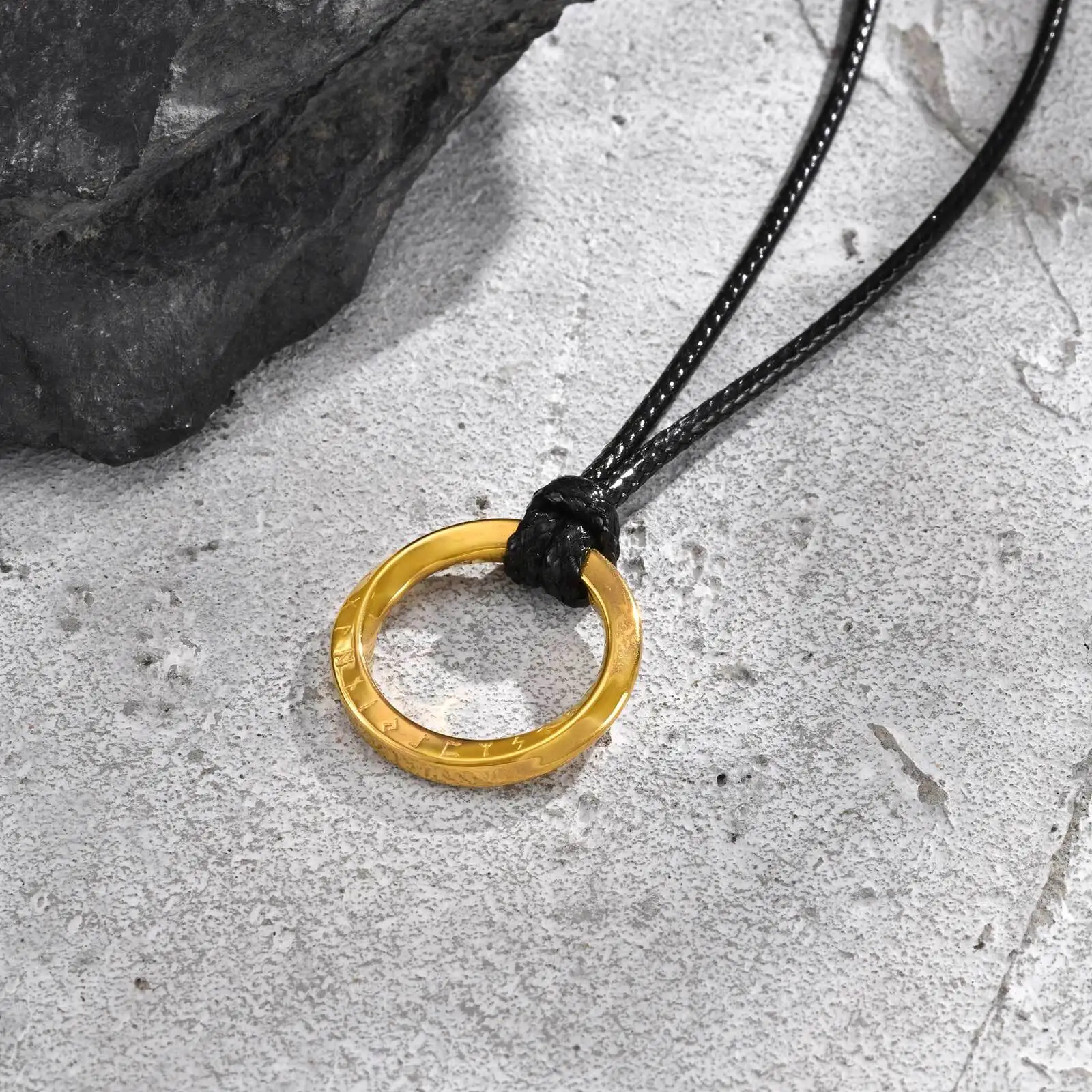 Viking Runde Mobius-Halskette für Männer, Edelstahl-Anhänger mit schwarzem Wachsseil, klassisches Schmuckgeschenk für Ehemann, Vater, Sohn – Detail 8