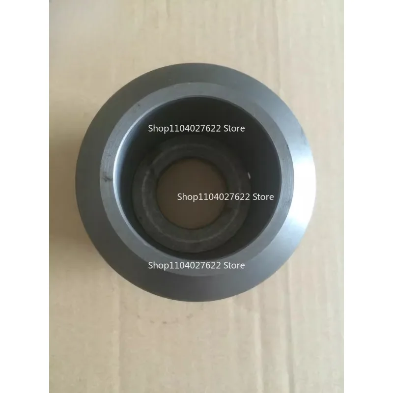 For Taiwan turret type rocker milling machine A4 + 11 precision 6207 bearing seat, head spare parts
