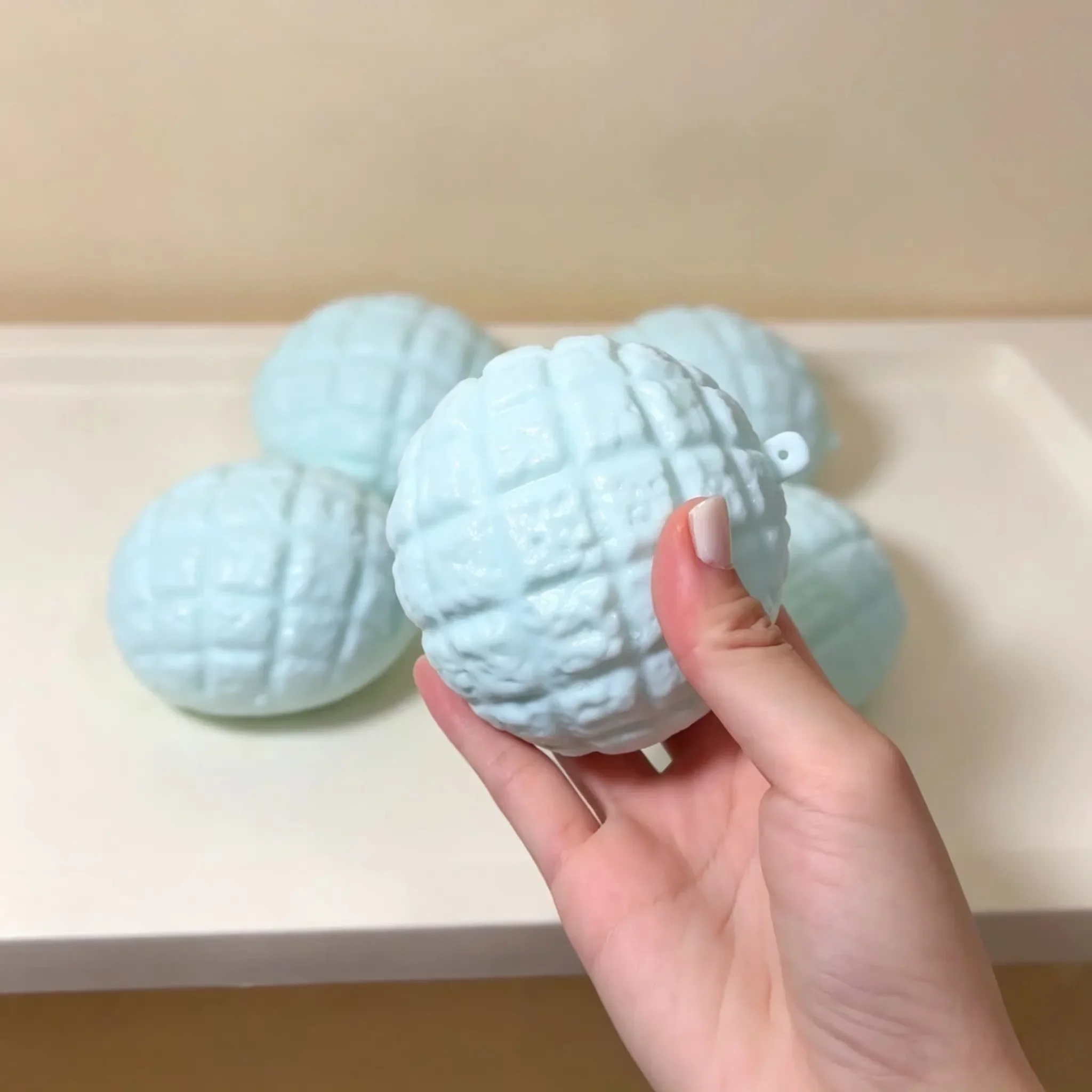 Lebensmittelförmiger Stressball Ananas-Brötchen Quetschspielzeug Formbarer Hüpfball ASMR Sensorisches Anti-Stress Fidget-Spielzeug Quetschspielzeug – Detail 3