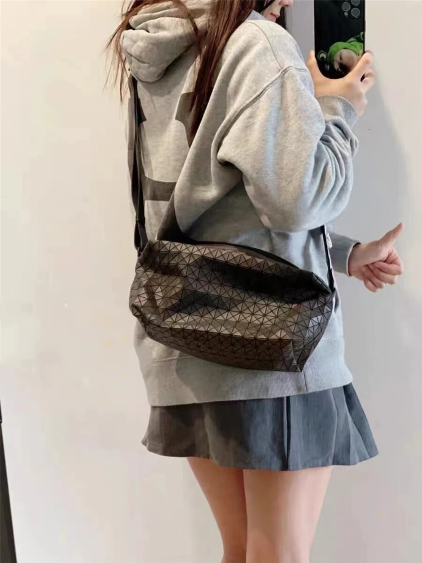 wolf-pose-silicone-diamond-grid-camera-bag-women's-crossbody-bag-2026-new-small-saddle-bag-women's-single-shoulder-armpit-bag