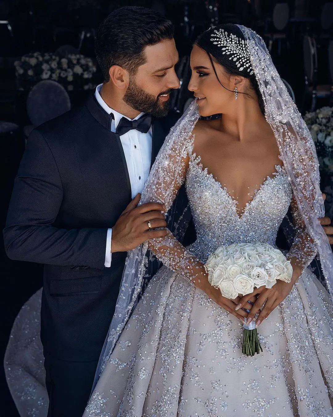 Luxury Beaded Wedding Dress 2023 Princess Sequins Off Shoulder Tulle Bridal Gowns Long Train Backless Bride Arabic Dubai