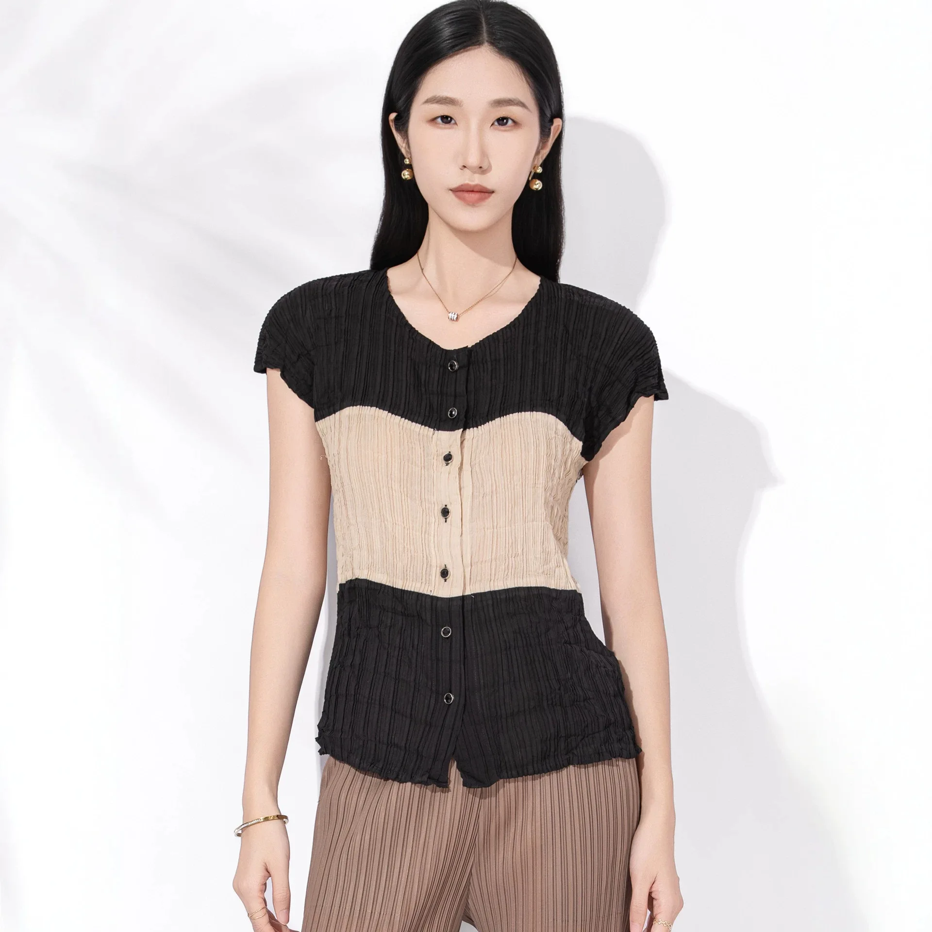 Miyake Pleated Contrast Stitching V-neck Short-sleeved Round-neck Cardigan 2026 Summer Slimming Fashion Versatile Short Top