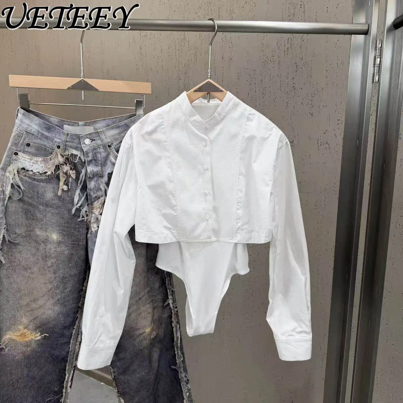 

Новая модная коллекция Весна-Лето 2026: Женский комбинезон-шорты с длинным рукавом, однобортной застежкой, белой рубашкой и треугольными вставками, сексуальный топ-блузка