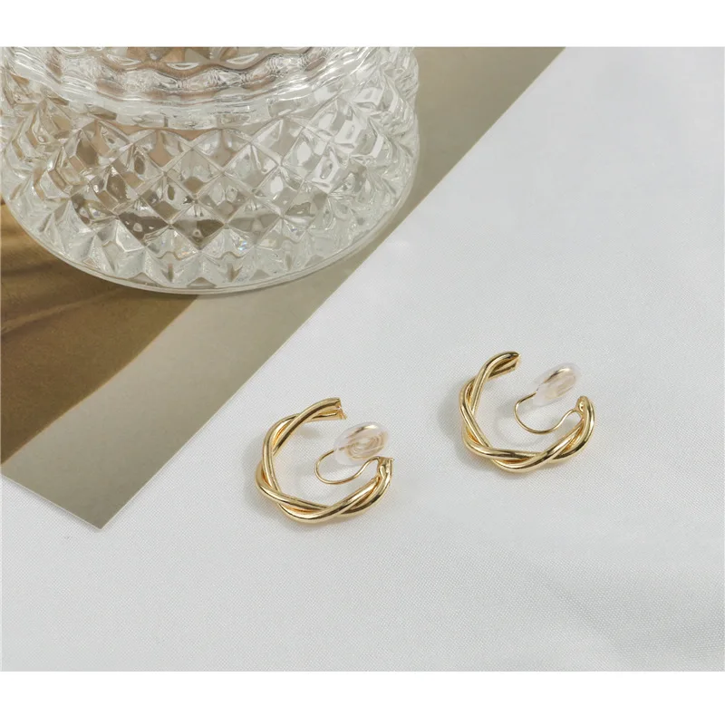 Fashion Geometric Round Hoop Clip on Earrings for Women Non Pierced Round Ear Clips Punk Vintage Jewelry