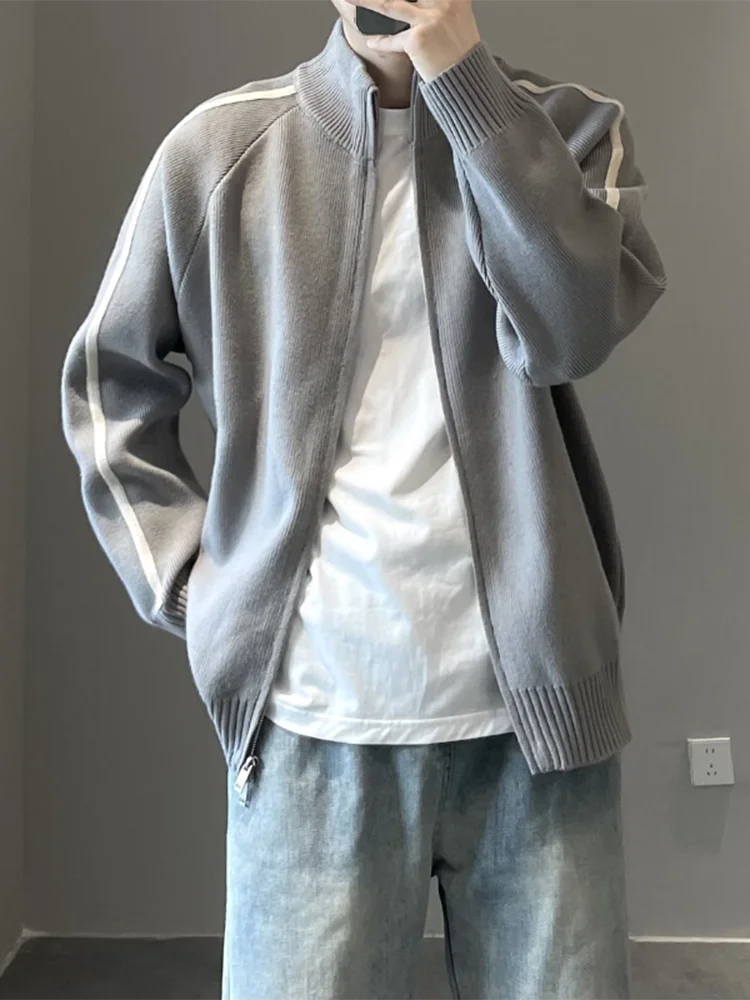 

Мужской вязаный кардиган-свитер светло-серого цвета, осенне-зимний, в стиле кэжуал, с эффектом высокого качества, с американским полосатым узором, комбинированный, в стиле куртки.