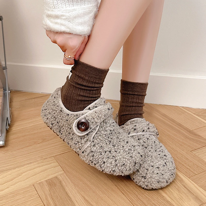 حذاء مسطح من جلد الغزال بنعل ناعم غير قابل للانزلاق موضة 2025 بمقدمة مستديرة وفم عميق على شكل الفهد حذاء منخفض