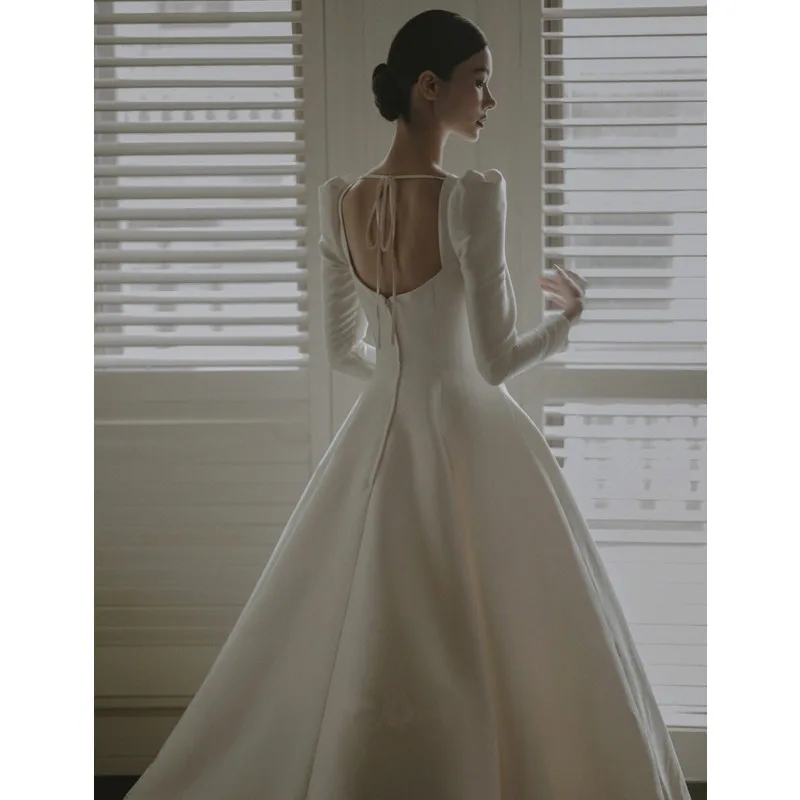 Simple Ball Gown Wedding Dress Scoop Modest Long Sleeves Elegant Backless Bridal Gowns Classical Vestidos De Noiva SWD350