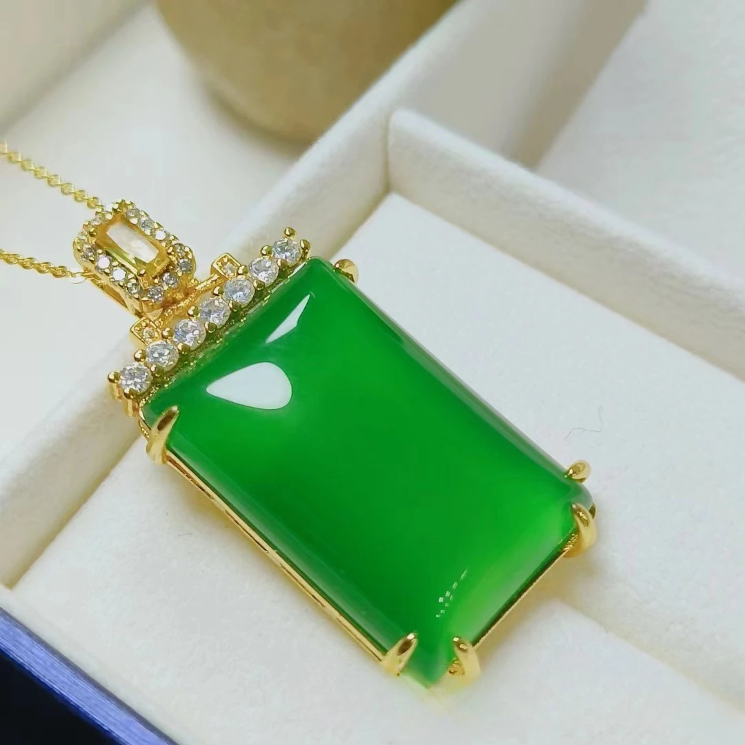 

Natural ice-plated silver-inlaid atmospheric green agate chalcedony pendant jade no matter card pendant comparable to jadeite
