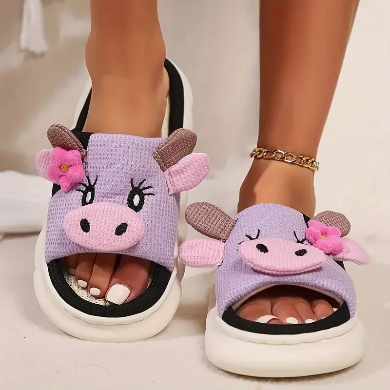 Damen Cartoon-Kuh-Plüschpantoffeln, bequeme dicke EVA-Sohle, Leinen-Slides, modische Kuhform, Unisex-Sommer-Hausschuhe für drinnen. – Detail 5