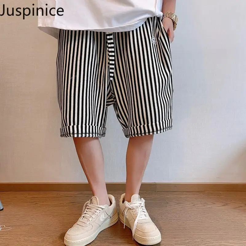 

Летние черно-белые брюки пять четвертей в вертикальную полоску, мужские свободные повседневные шорты большого размера, мужская нижняя часть, мужская спортивная одежда