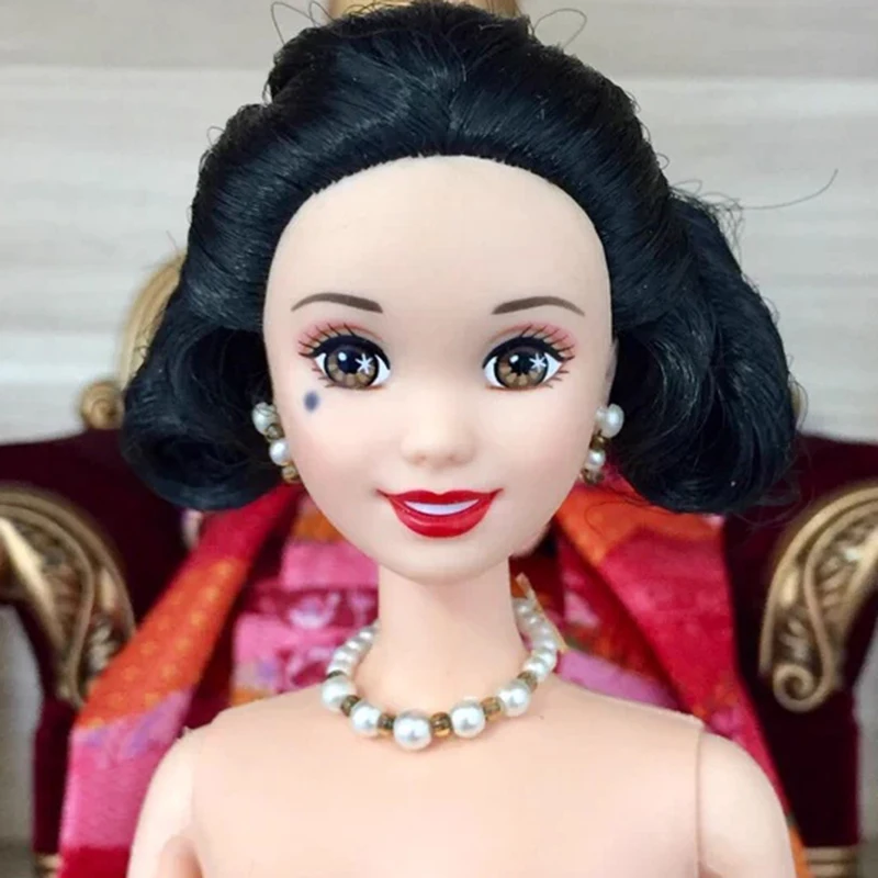 

Not Brand New 1/6 Scale Figure Collector Edition Head and Body Model without Original Box