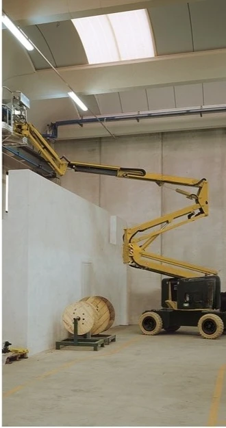 Most Popular8 Four-Wheel Drive Telescopic Boom Lift Automatic Walking Diesel Engine 40.4m Working Height