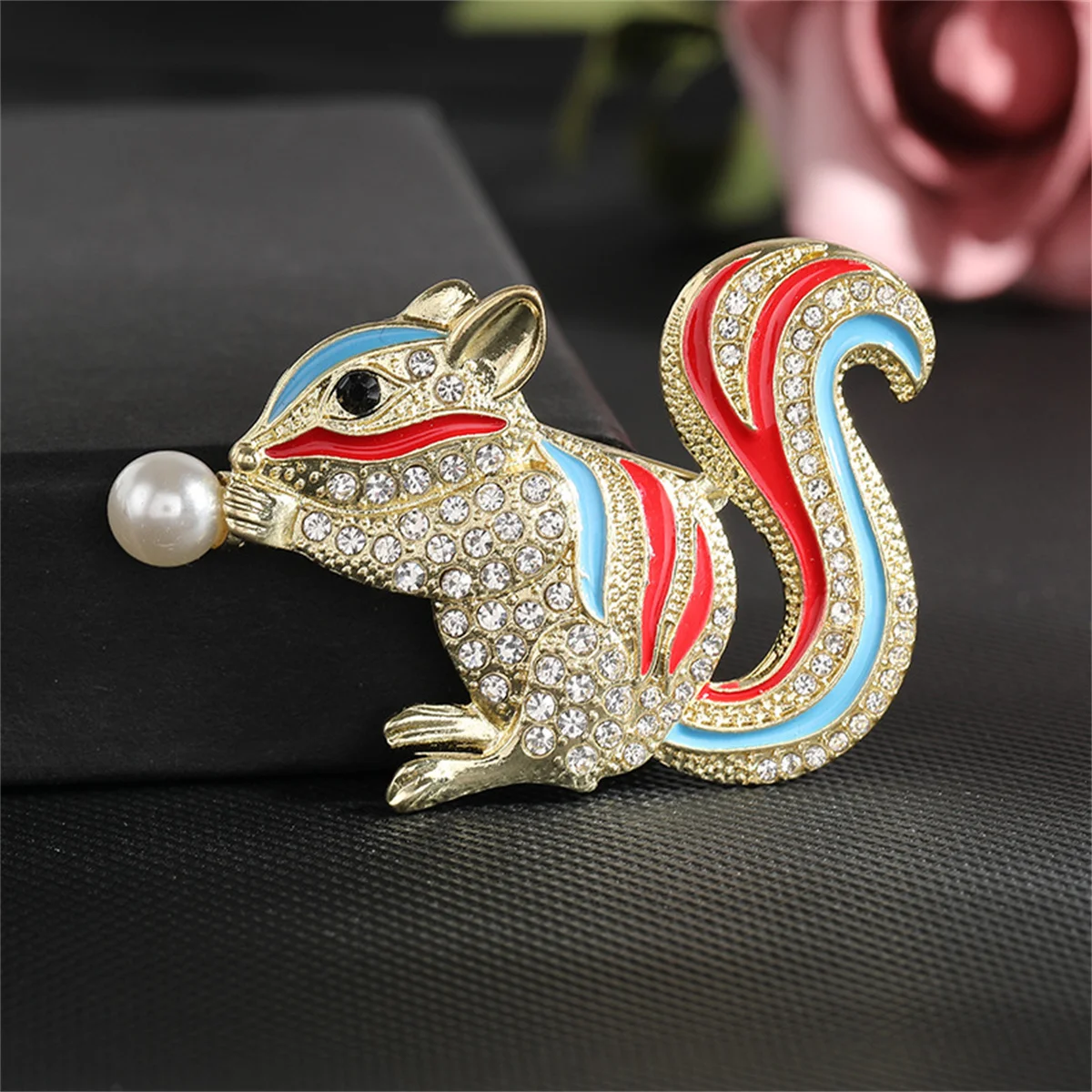 1Pc Cute Charm Squirrel Broch Unique Personality Animal Pin Creative Trend Jewelry Accessories Birthday Party Gift Souvenir 2026