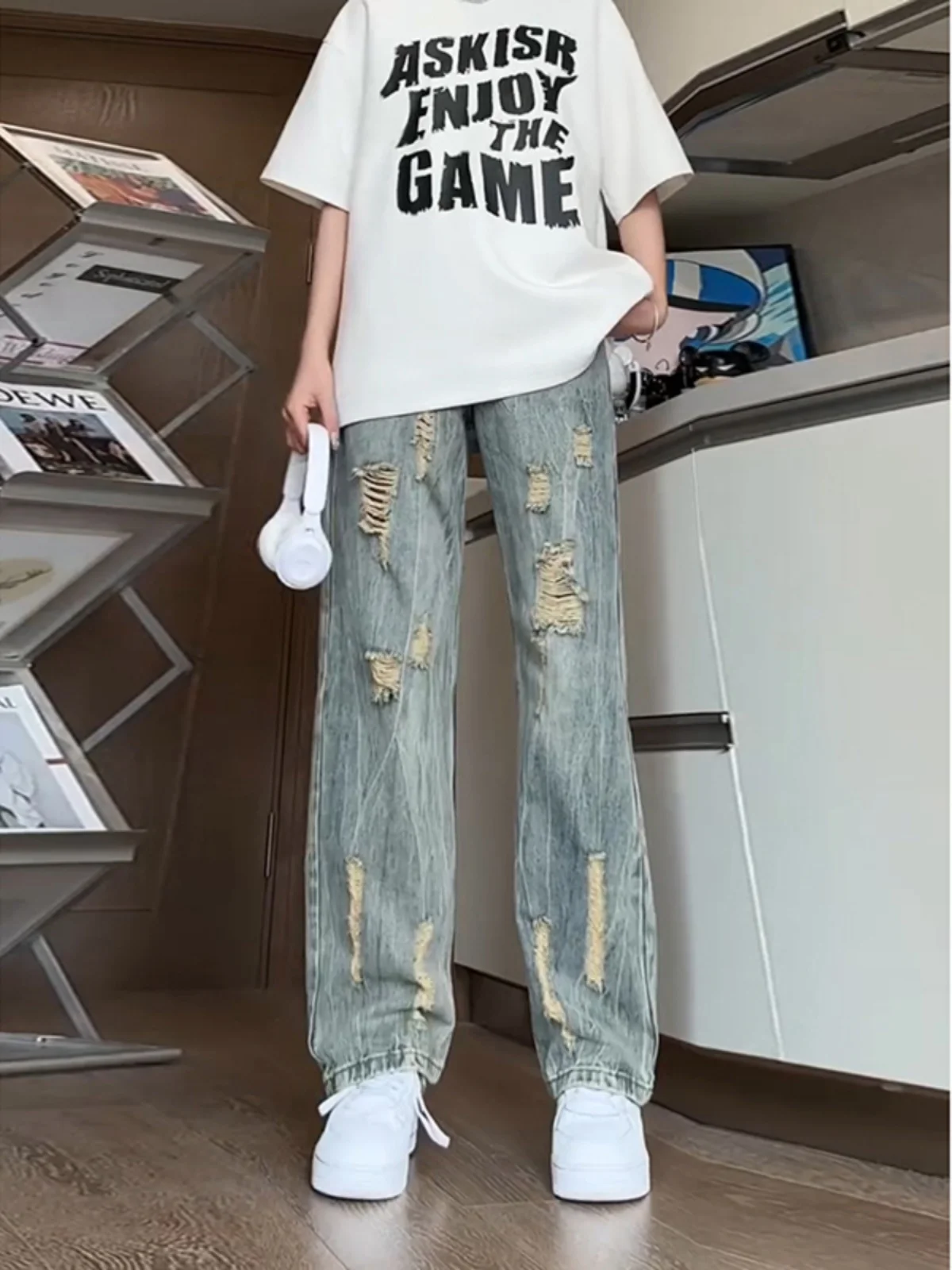 

Светло-голубые мужские летние тонкие джинсы с вертикальными полосками, с низкой посадкой, прямые, слегка расклешенные, в американском уличном стиле