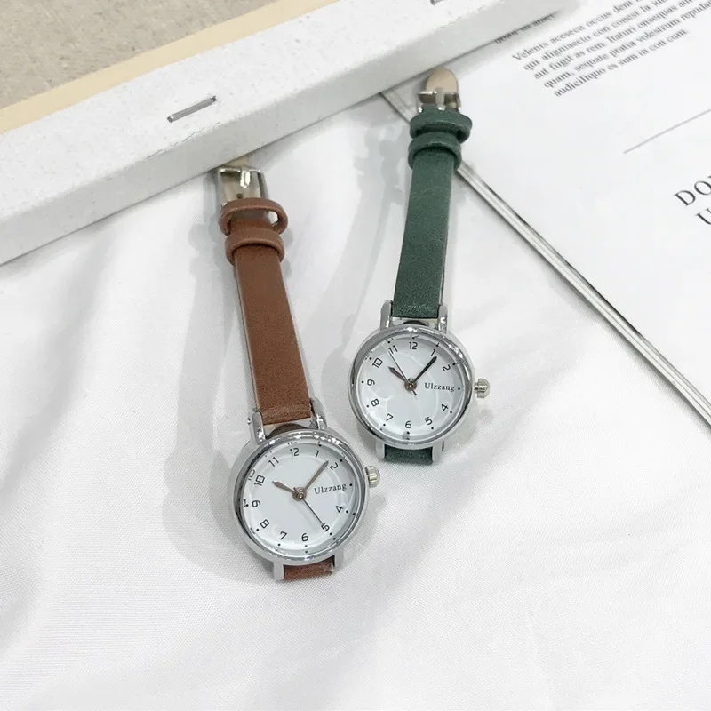 Relojes pequeños simples Retr para mujer, color marrón y blanco, correa fina versátil, correa de cuero, reloj de pulsera de cuarzo para mujer, reloj