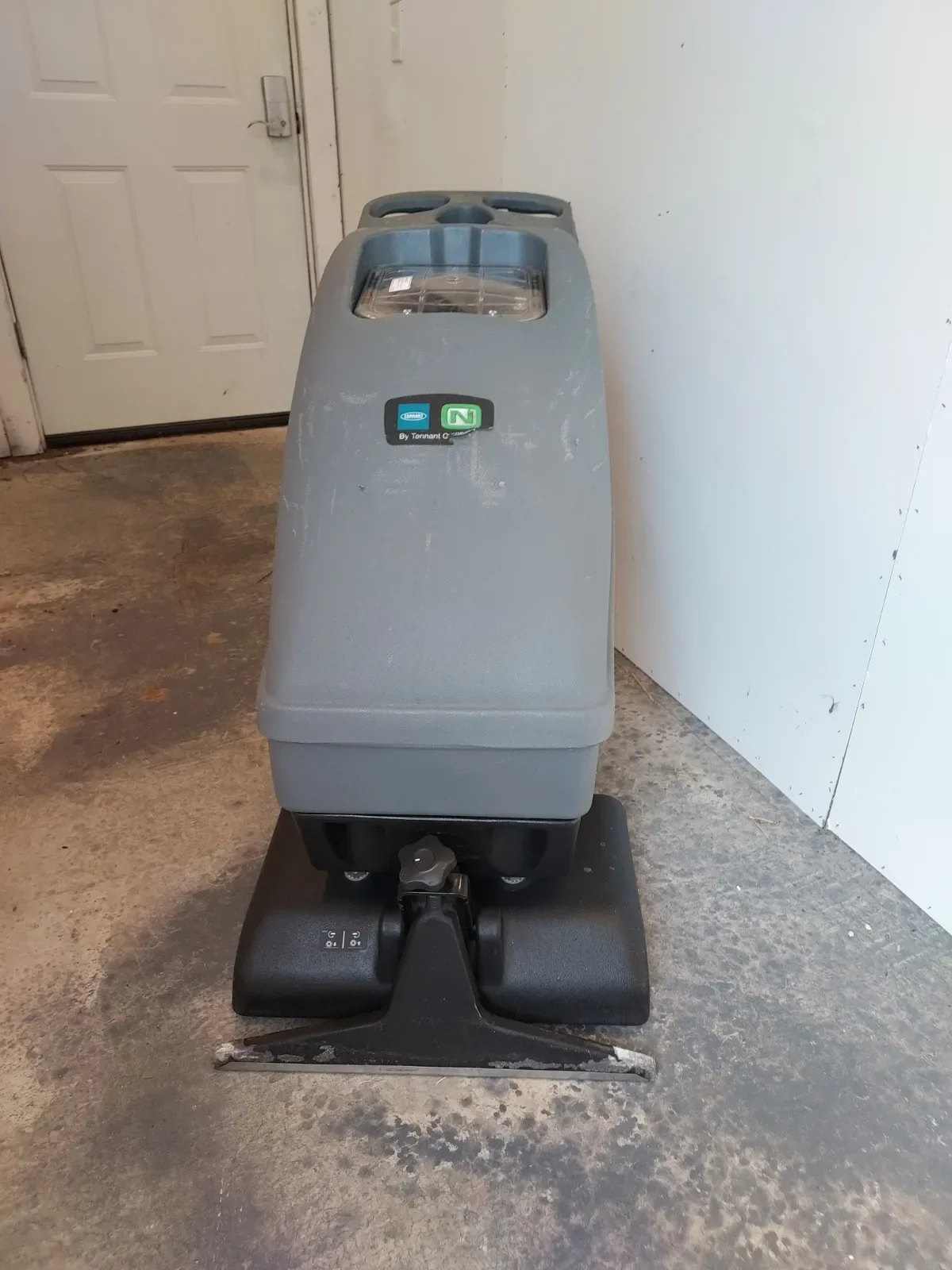 Tennant/Nobles EX-SC-1020 Extractor de alfombras autónomo de limpieza profunda