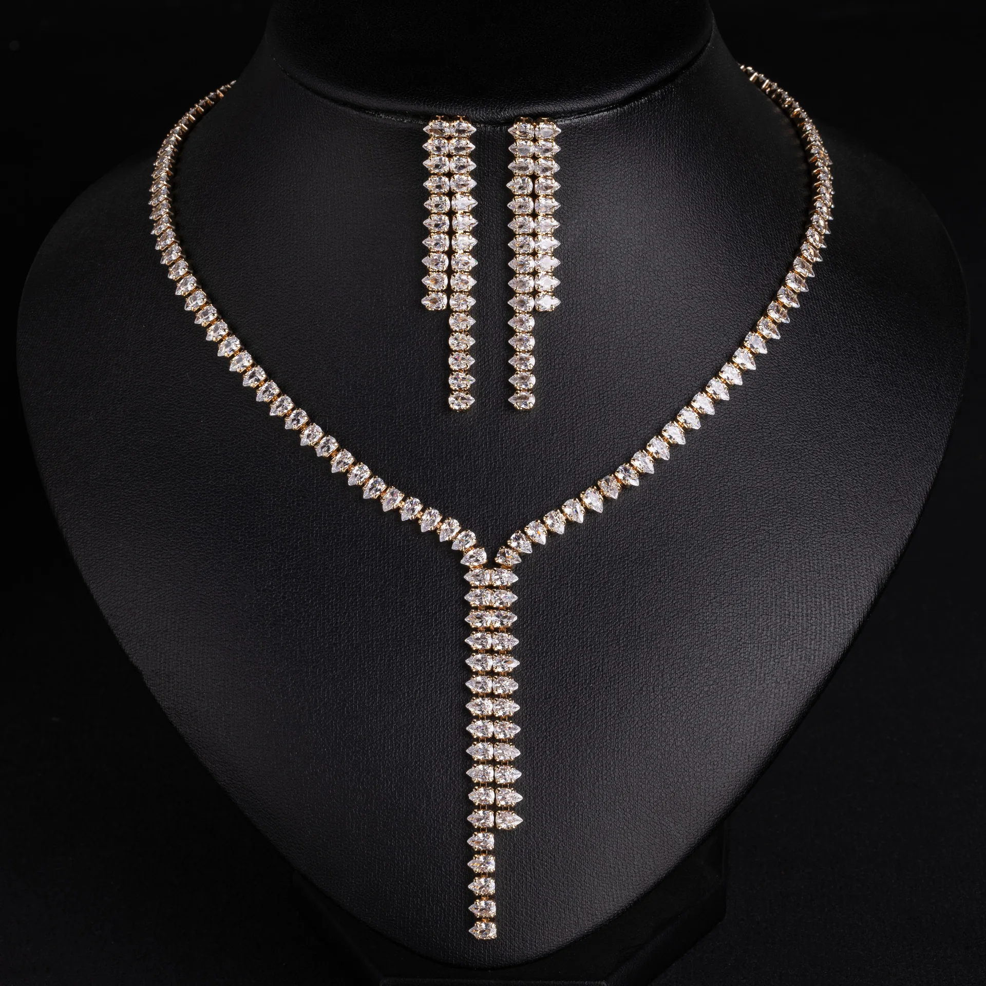 

Fashion Teardrop Zircon Necklace Earrings Set Luxury Tassel Clavicle Chain Full Diamond Elegant Women Banquet Party Jewelry Gift