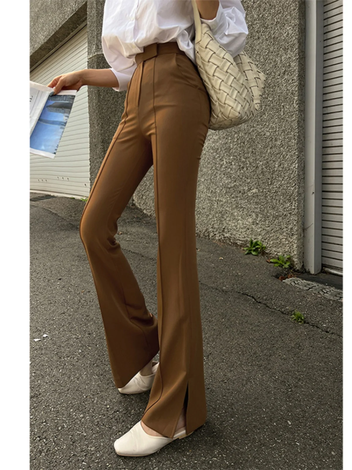 

Женские брюки с высокой талией, зауженные, из костюмной ткани, повседневные, слегка расклешенные, однотонные, из полиэстера