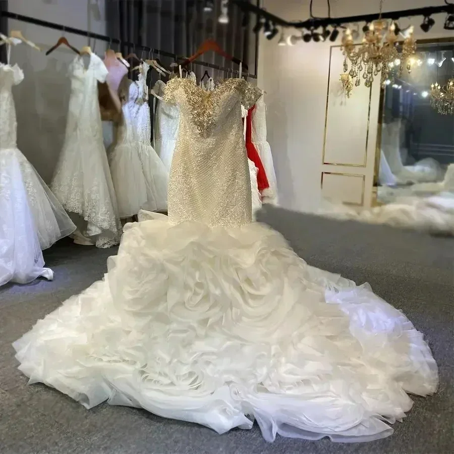 Aangepaste kralen kant uit de schouder trouwjurk vestido de noiva sweep trein zeemeermin organza trapsgewijze ruches bruidsjurk