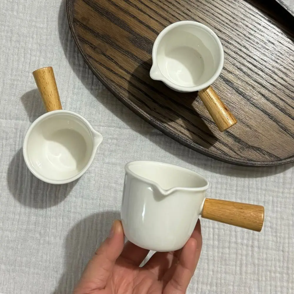 Copo de espuma de leite com cabo de madeira, resistente ao calor, boca pontiaguda, jarro empilhável, aperto confortável, tigela de cerâmica branca