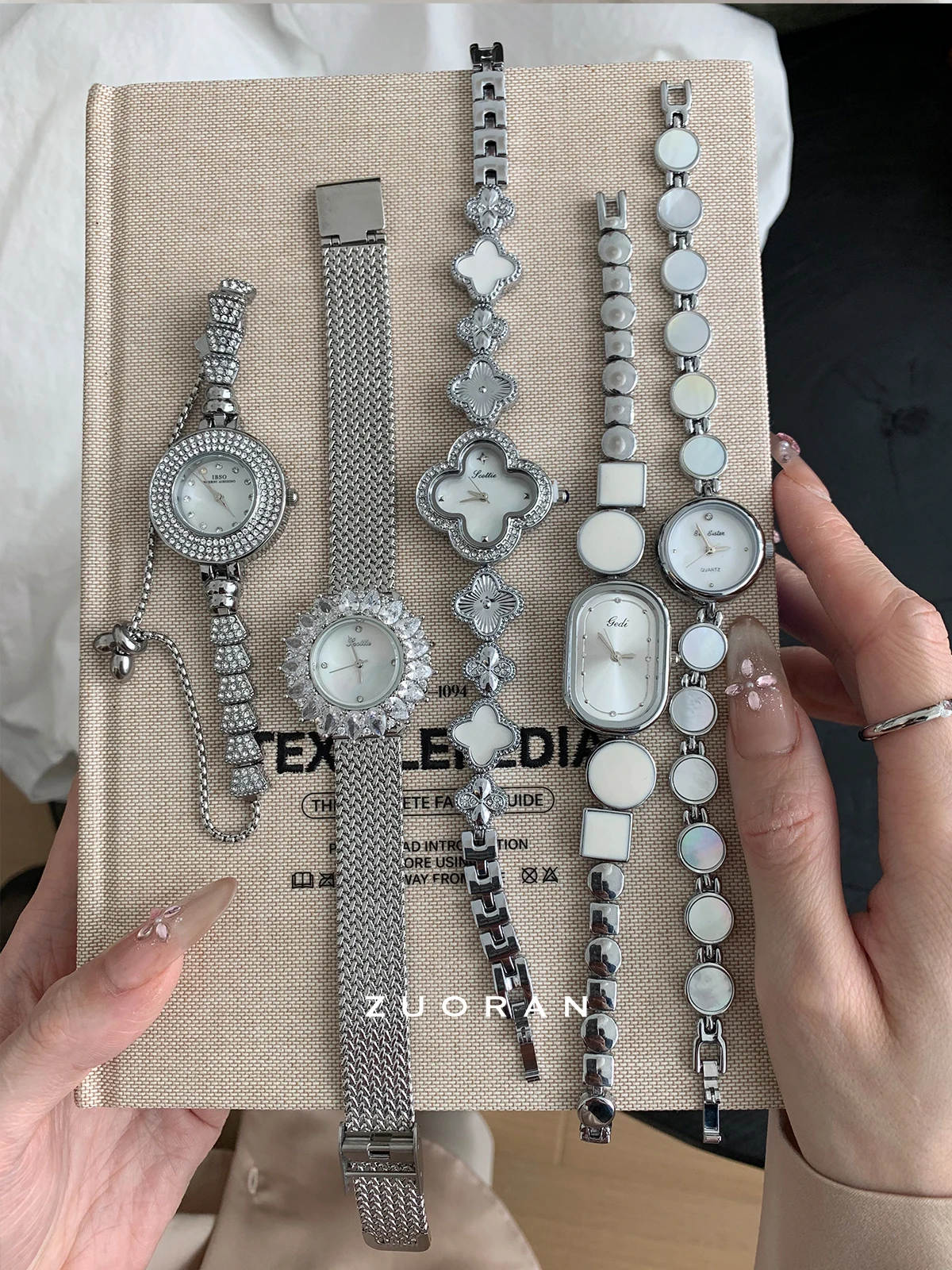 

Gentle and exquisite motherofpearl faceelegant and highend designversatile women's quartz watchgift for womenwomen's accessories