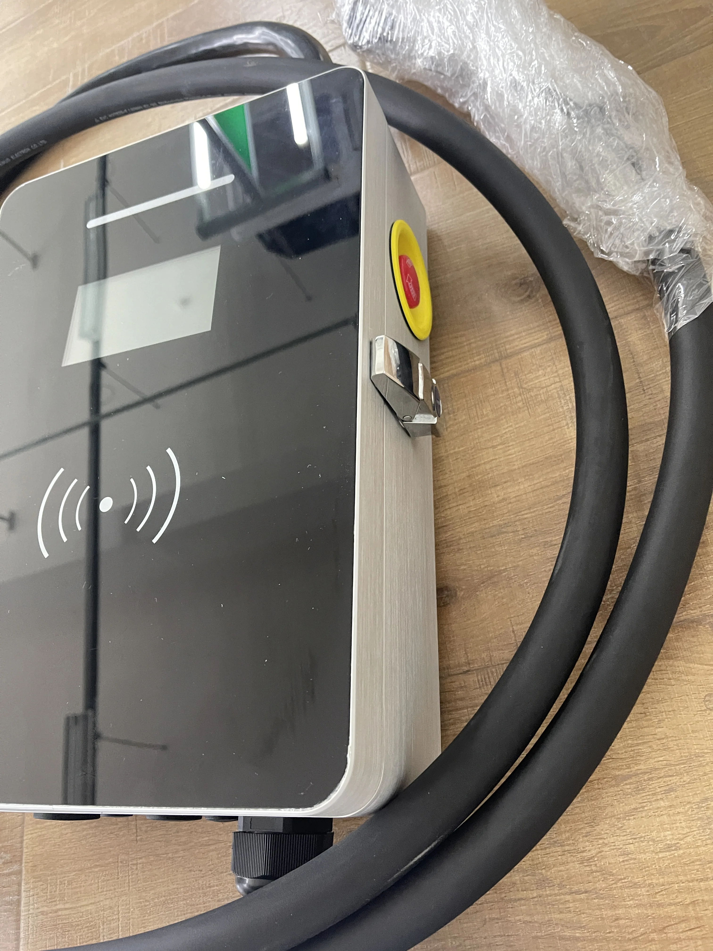 New Hot Sale  22kW Metal Wall-Mounted IP54 Enclosure EV Charger Type1 Type2 GBT 220V/380V OCPP 16A