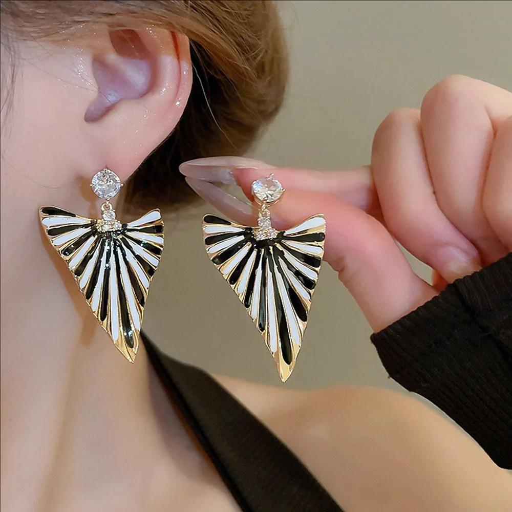

Silvery Needle Retro Crystal-encrusted Triangular Color-blocking Oil Stud Earrings Niche And Fashionable Jewelry For Women