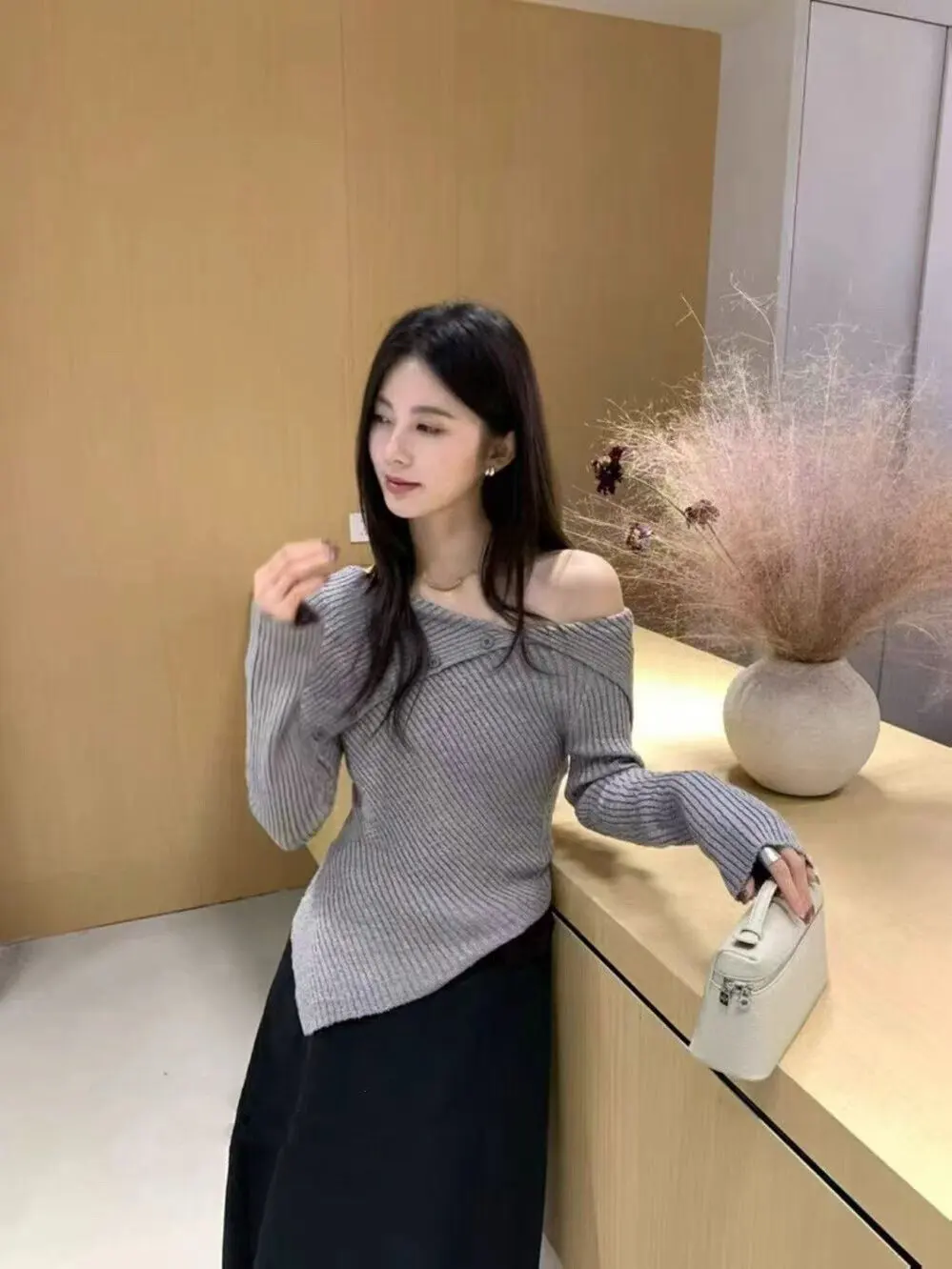 

Свободный вязаный трикотаж с эффектом похудения, одно плечо, женский дизайн с большим воротником, осенний новый корейский сле