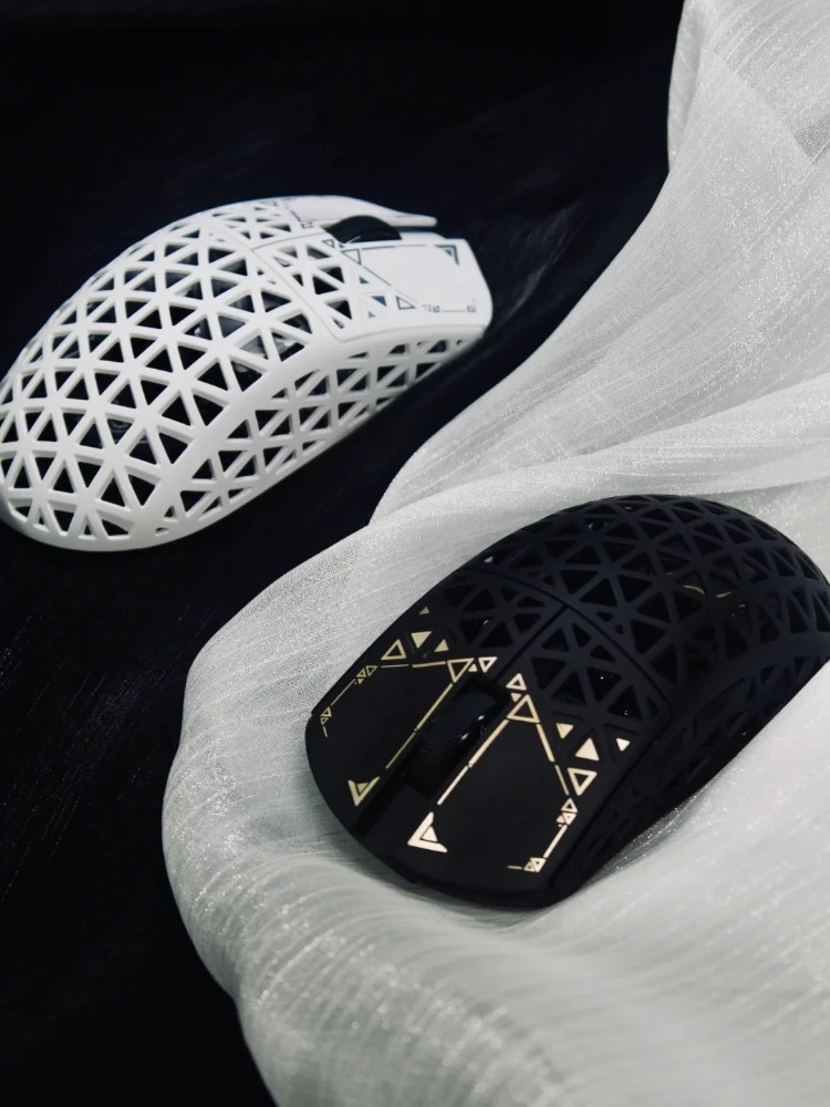 IPI Float 88 Gaming Mouse Carbon Fiber Lightweight Triple-Mode Wireless/Bluetooth Hollow Design Esports PAW3395