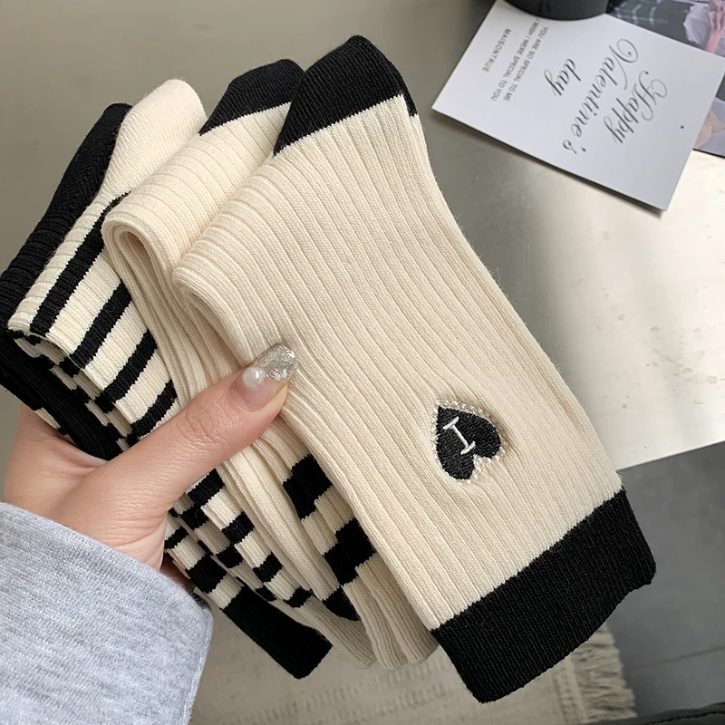 Woman Socks Autumn New Fashion Comfort Casual Girls Striped Socks Breathable Trends Embroidery Sports Crew Socks Women's