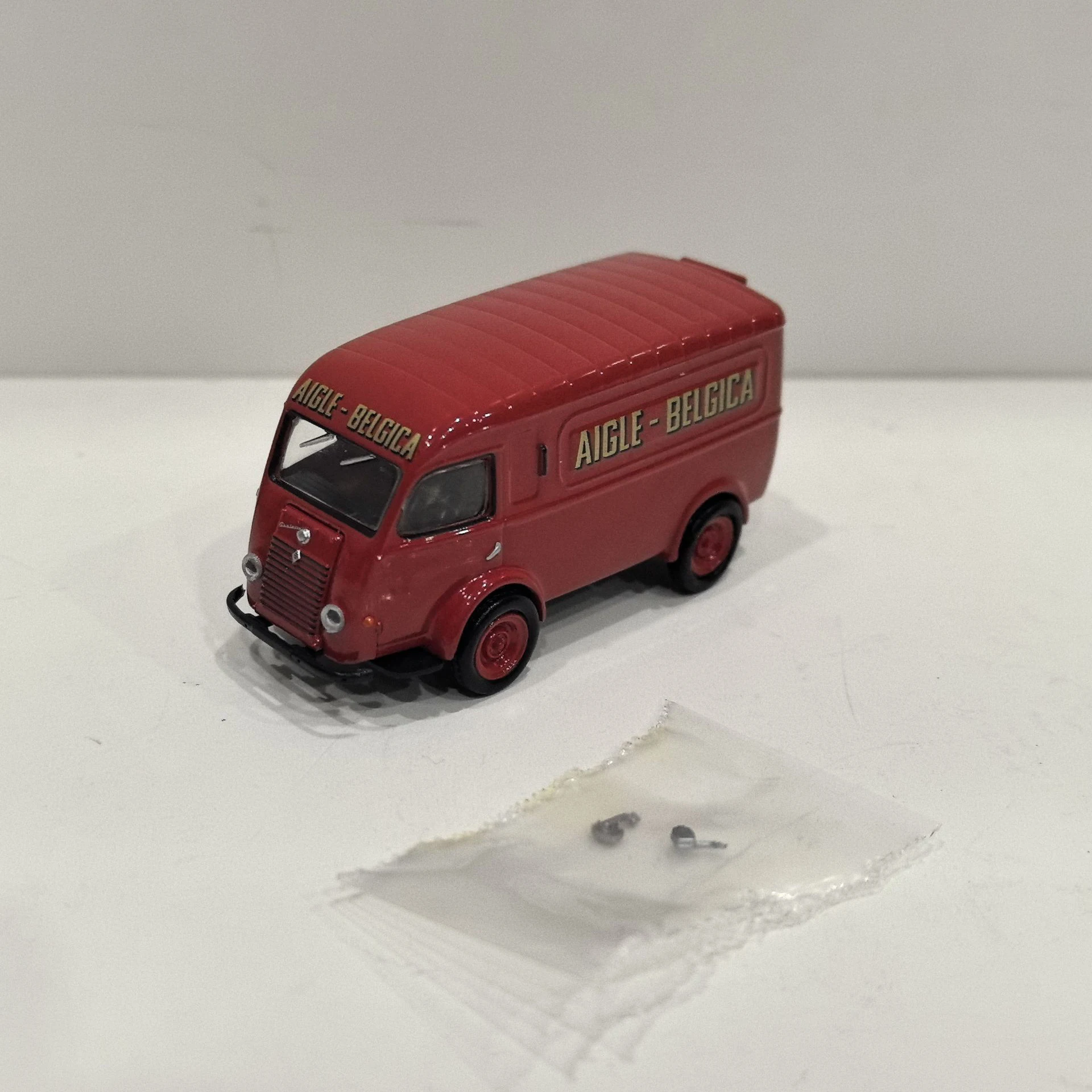 Escala 1:87 HO R 1000 KG Van Truck Modelo de carro de plástico Ornamento de brinquedo colecionável