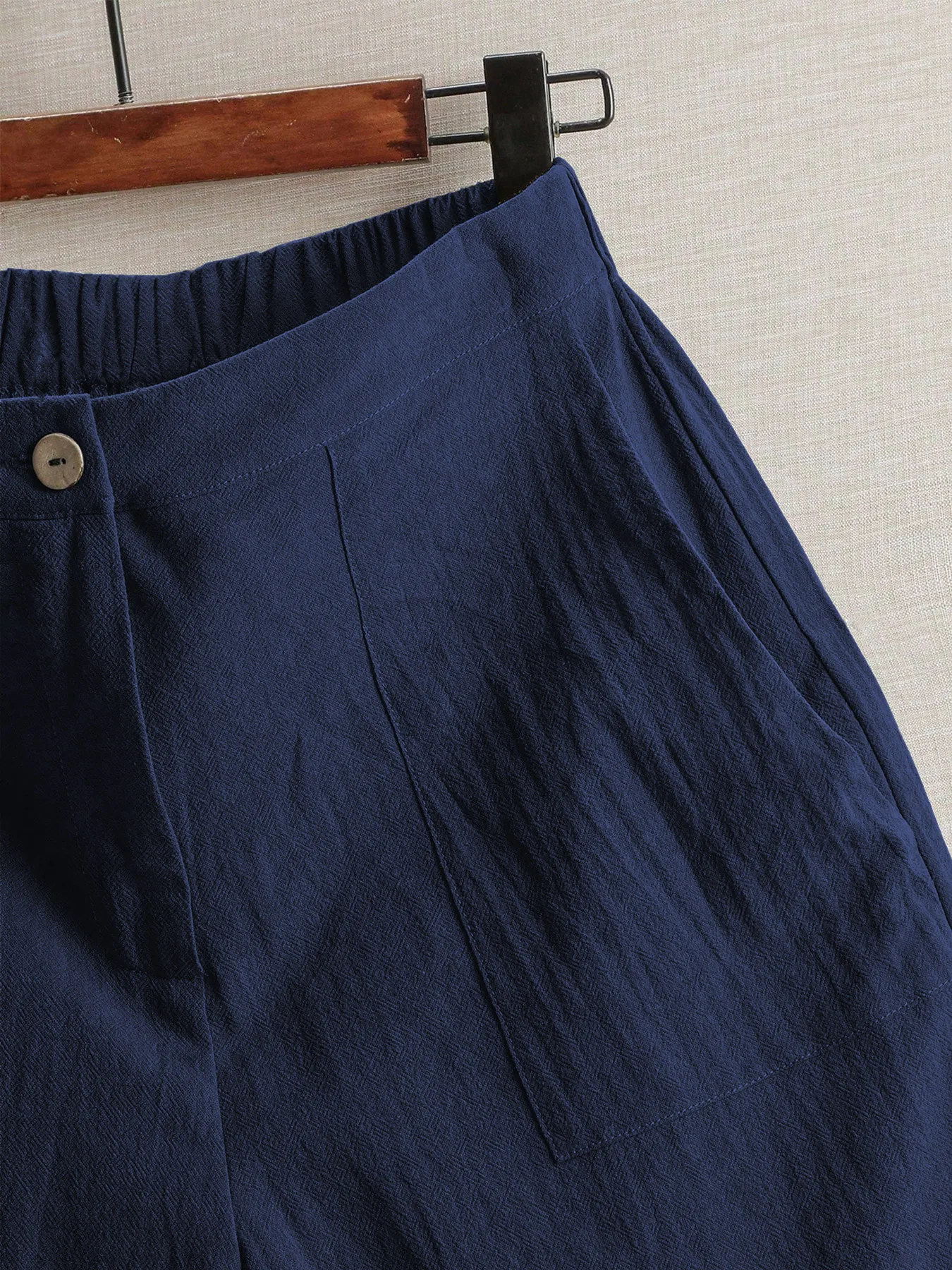 Sommerliche, leichte Damenhose mit fünf Taschen, weite, bequeme, gerade geschnittene Damenhose mit hoher Taille, modische Sport- und Freizeithose für den Außenbereich. – Detail 9