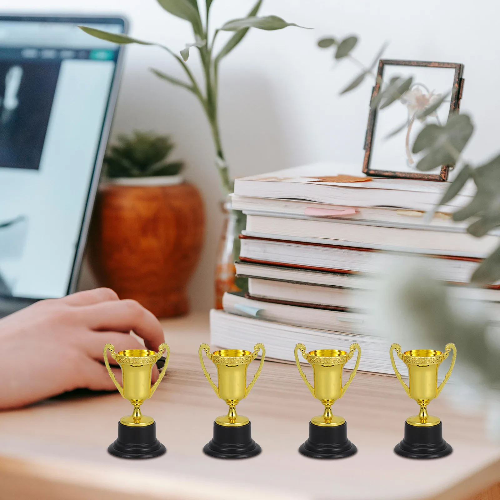 

25Pcs Plastic Award Trophy Set for Kids School Sports Day Competition Winner Prize Children Educational Game Supply Kindergarten