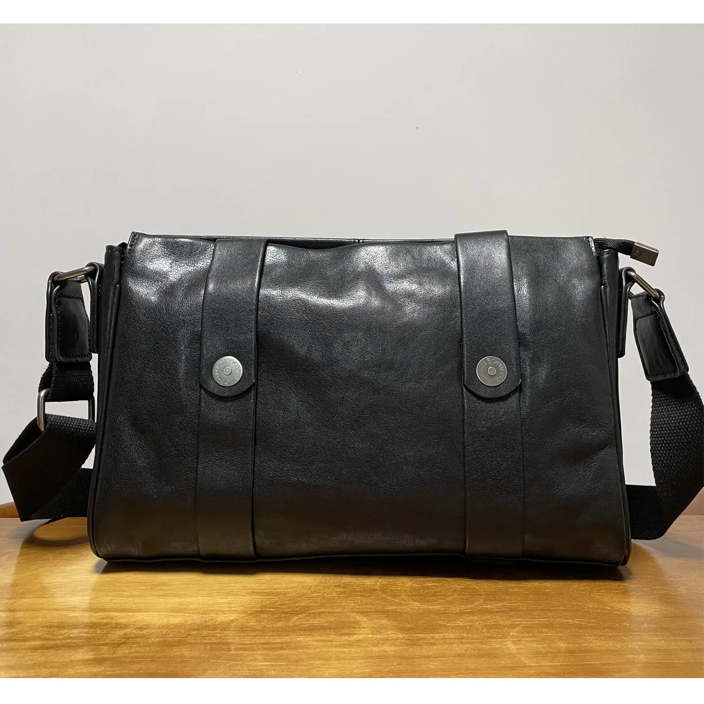 

Leather backpack vegetable tanned first layer cowhide messenger bag