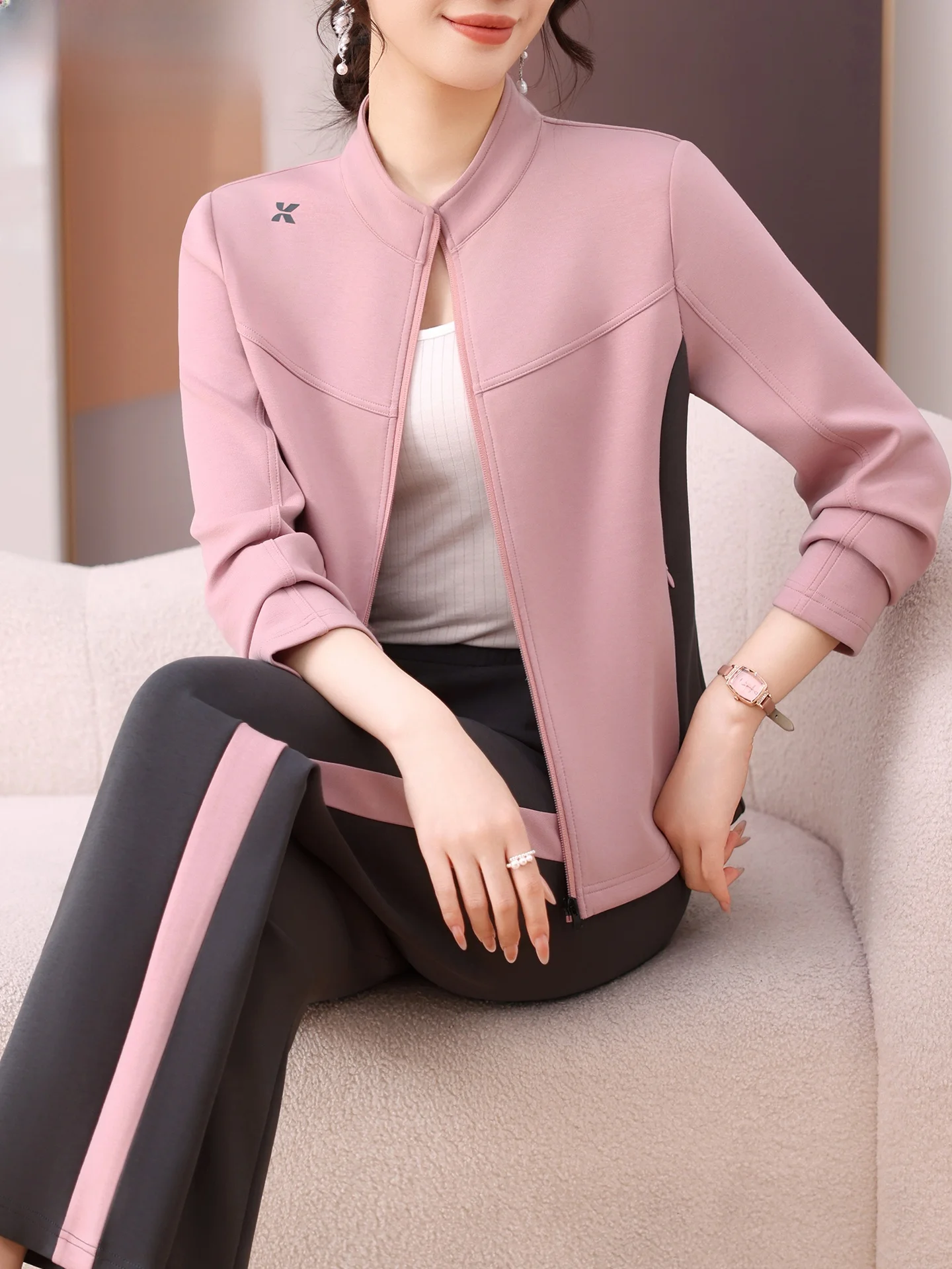 

Спортивный костюм для молодых мам: модный комплект из двух предметов для женщин среднего возраста на весну-осень