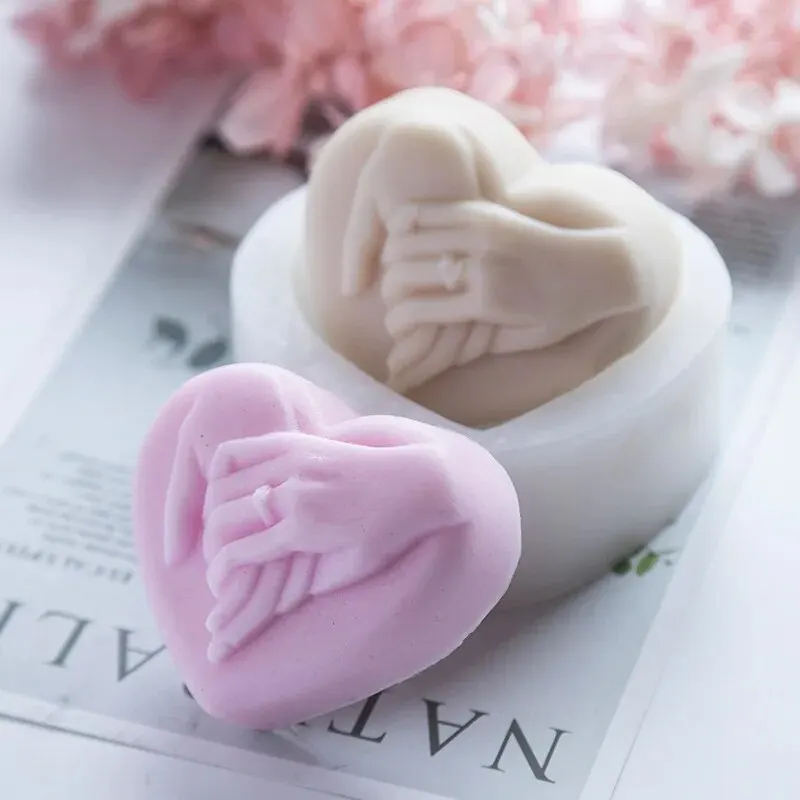 Love Hand in Hand Candle Mold Gypsum Grinding Tool Heart Shaped Chocolate Wedding Cake Candle Silicone Mold