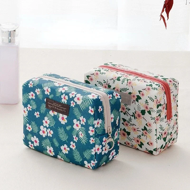 Cute Mini Portable Carry-on Girls Toiletry Storage Bag Travel Beauty Organizer borsa per fiori borsa per il trucco nuova borsa per cosmetici