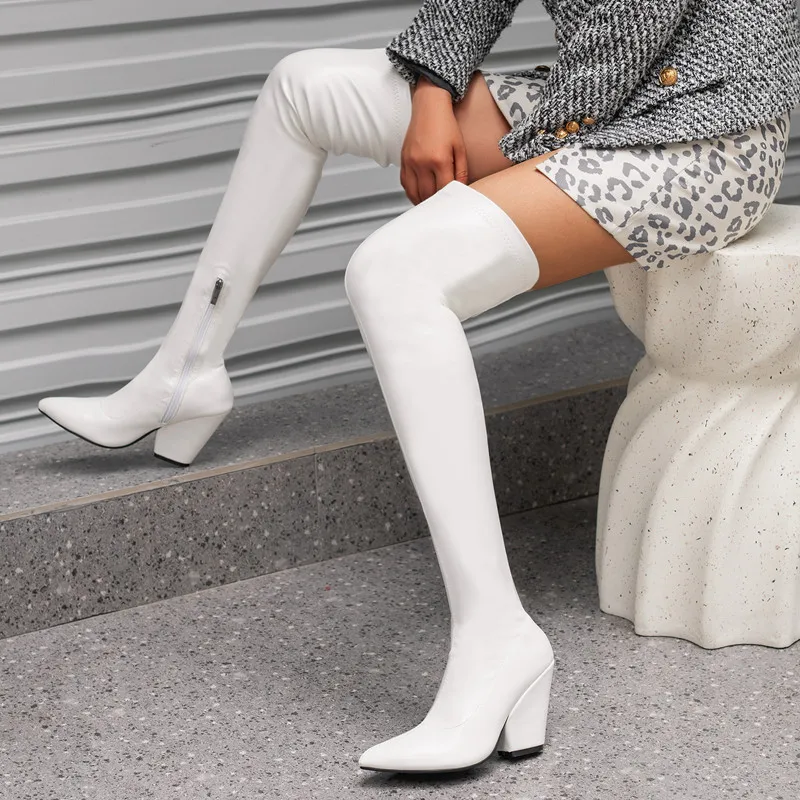 مثير ومرح، كعب عالٍ أحمر، حذاء نسائي مرن علوي، جوارب سوداء، أحذية نسائية مثيرة بطول الركبة