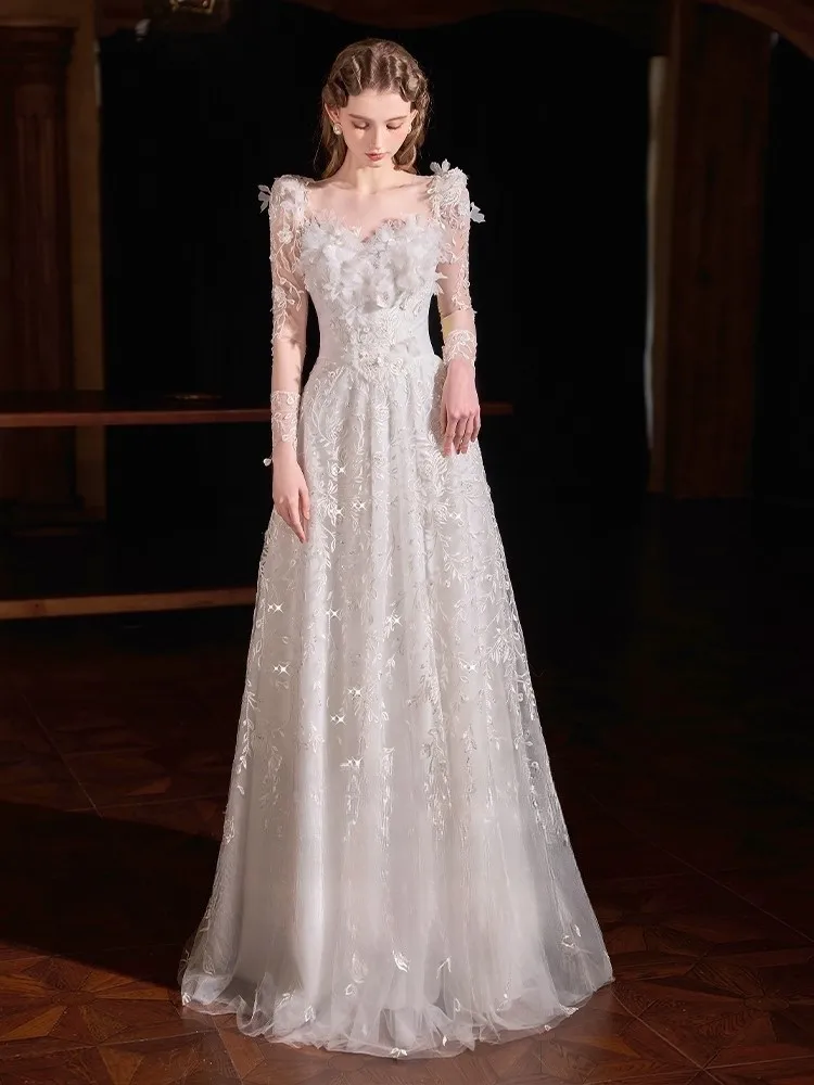 

A new light luxury simple lightweight and dress for going out