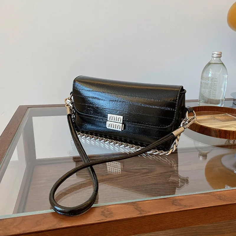 

2025 New Modern French Style Handbag - Fashionable Exquisite Trendy Shoulder Bag for Creative Ladies