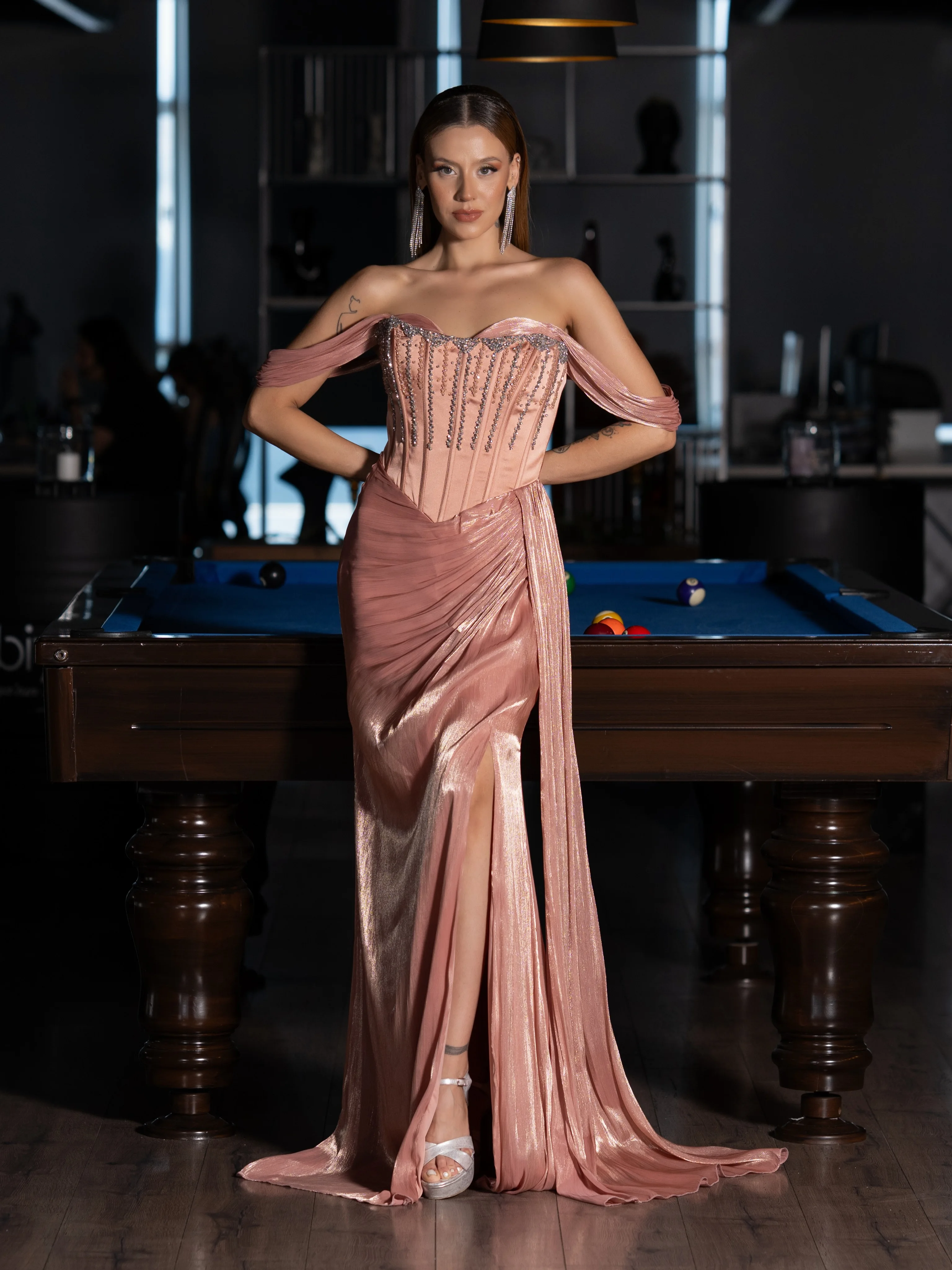 Customized Peach Pink Off the Shoulder Evening Dresses Chest Beads Rhinestones High Front Slit Floor Length Prom Party Gowns