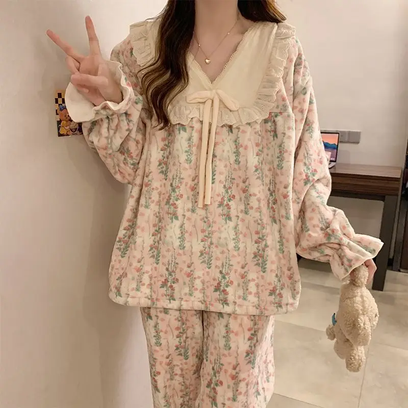 

2025 французские милые стильные женские пижамы из кораллового флиса, зимние утолщенные новые фланелевые осенне-зимние повседневные теплые комплекты домашней одежды с цветочным принтом