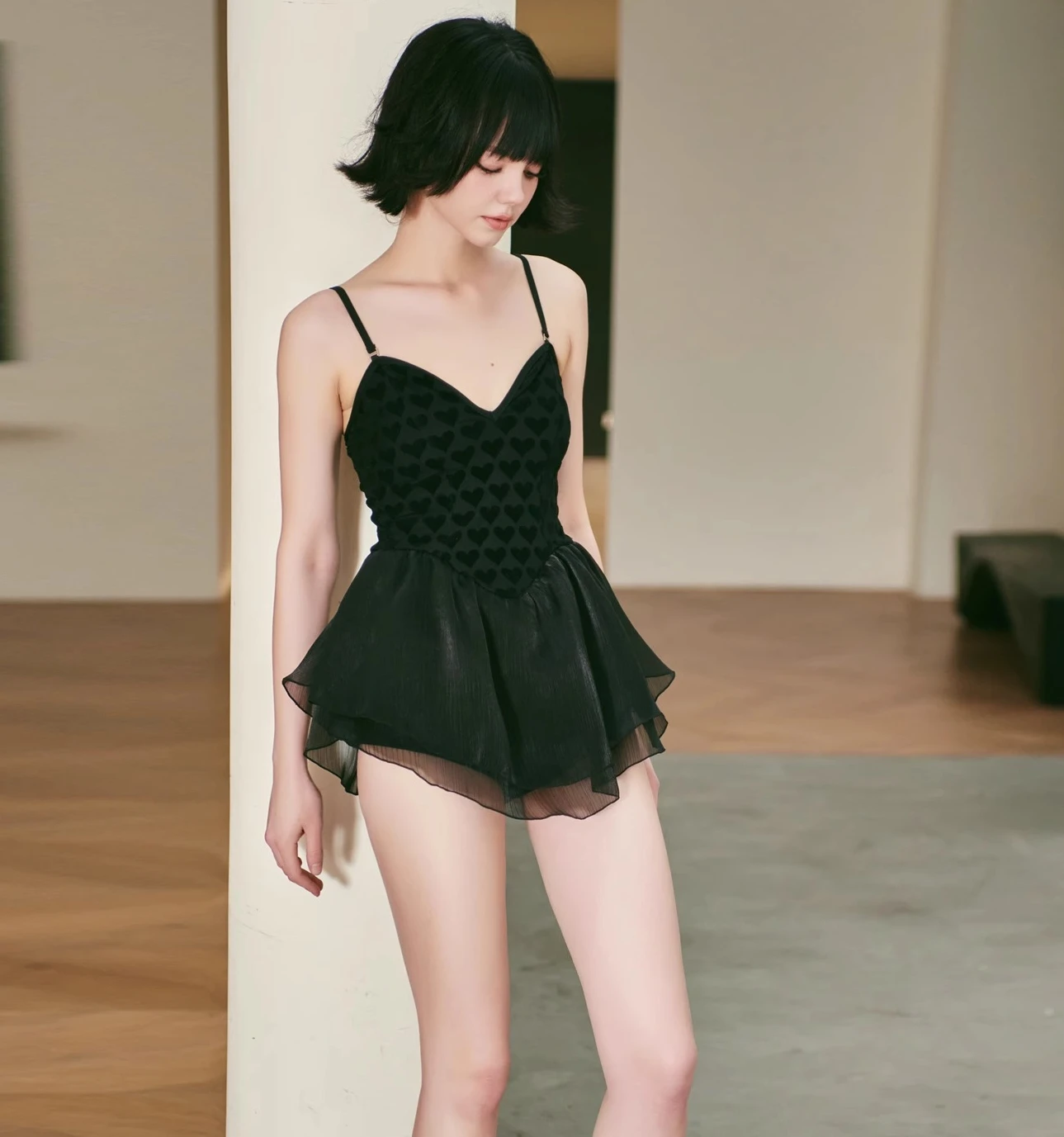 Summer New Sexy Lace Dress Conservative One-piece Swimsuit Sweet Cute Girl V-neck Seaside Vacation Swim Black Suspender Swimwear
